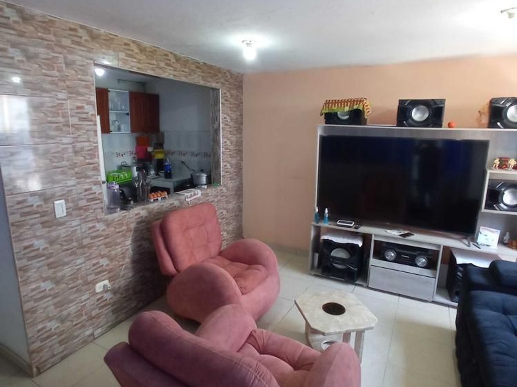 Casa de 8 alcobas en venta en Villa Andrea, Bogotá, 170 m² · foto 2 de 20
