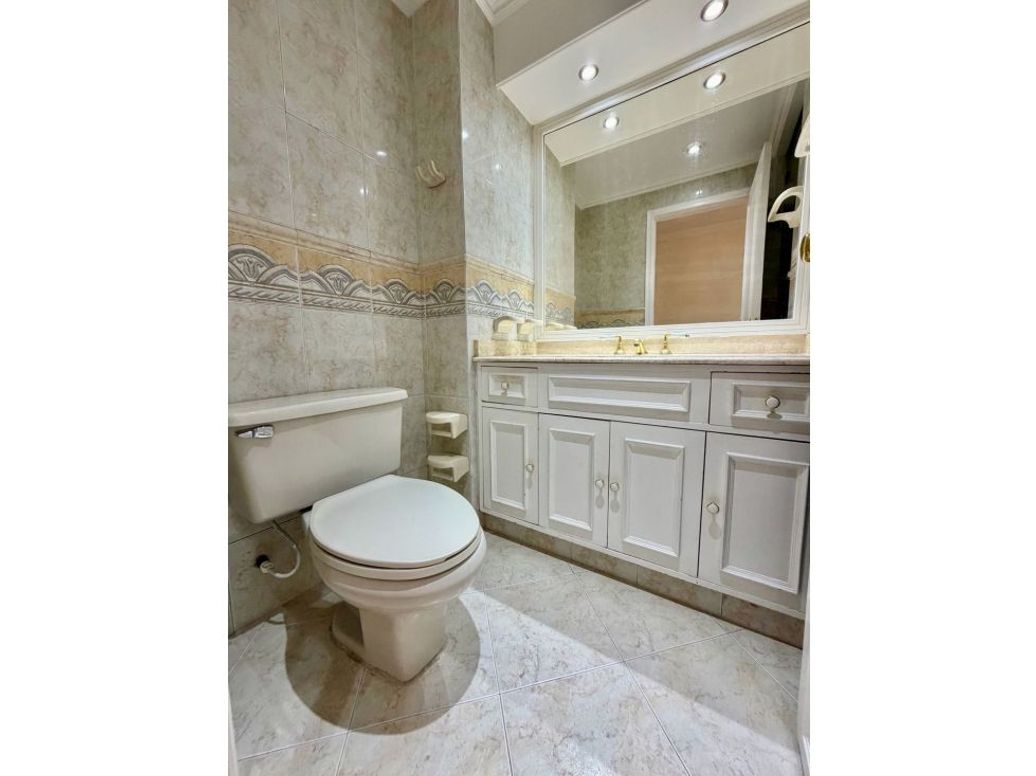 Apartamento de 3 alcobas en venta en Santa Barbara, Bogotá, 173 m² · foto 14 de 20