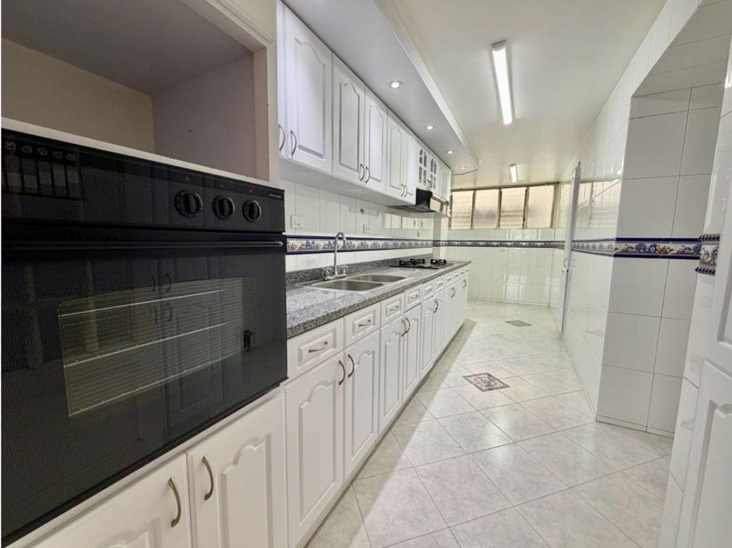 Apartamento de 3 alcobas en venta en Santa Barbara, Bogotá, 173 m² · foto 11 de 20