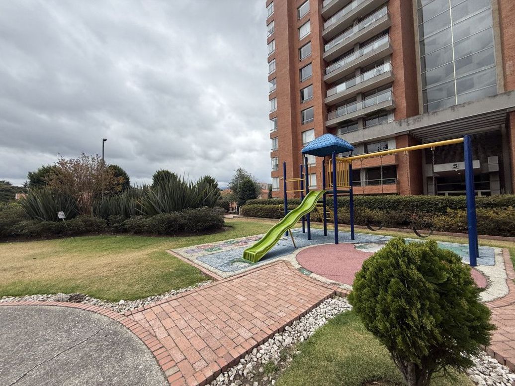 Apartamento de 3 alcobas en venta en Gilmar, Bogotá, 172 m² · foto 2 de 20