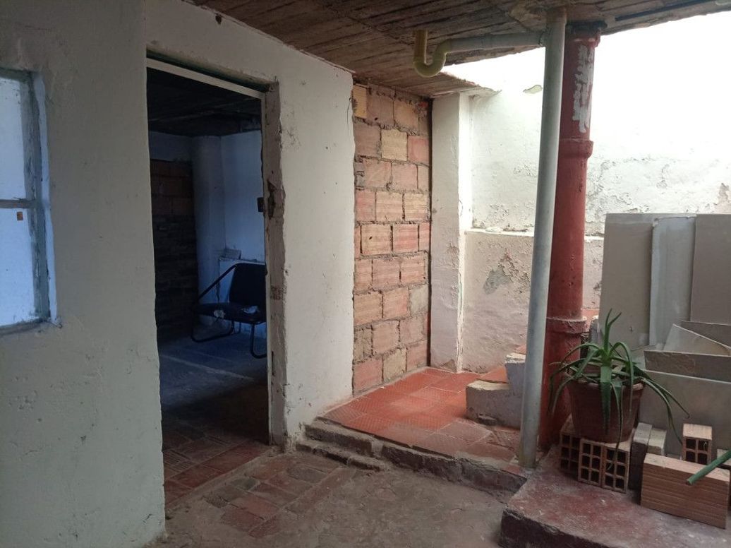 Casa de 11 alcobas en venta en Ub. La Castana, Bogotá, 300 m² · foto 8 de 20