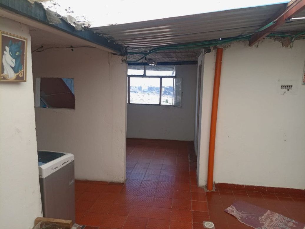 Casa de 11 alcobas en venta en Ub. La Castana, Bogotá, 300 m² · foto 16 de 20