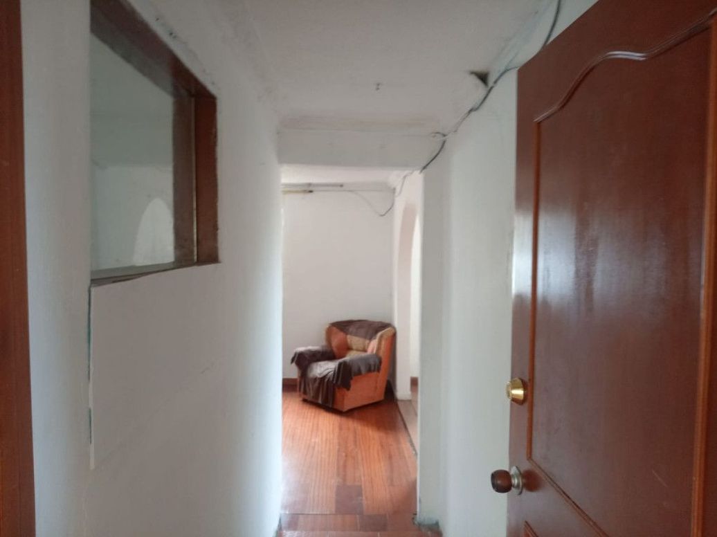Casa de 11 alcobas en venta en Ub. La Castana, Bogotá, 300 m² · foto 18 de 20