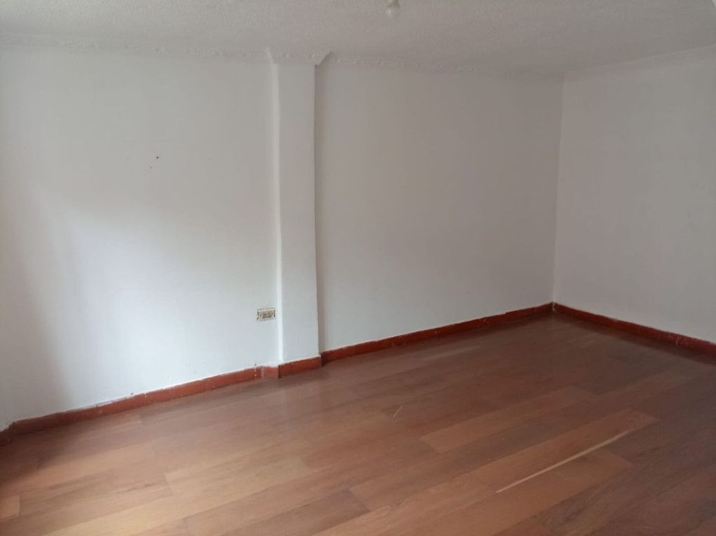 Casa de 11 alcobas en venta en Ub. La Castana, Bogotá, 300 m² · foto 20 de 20