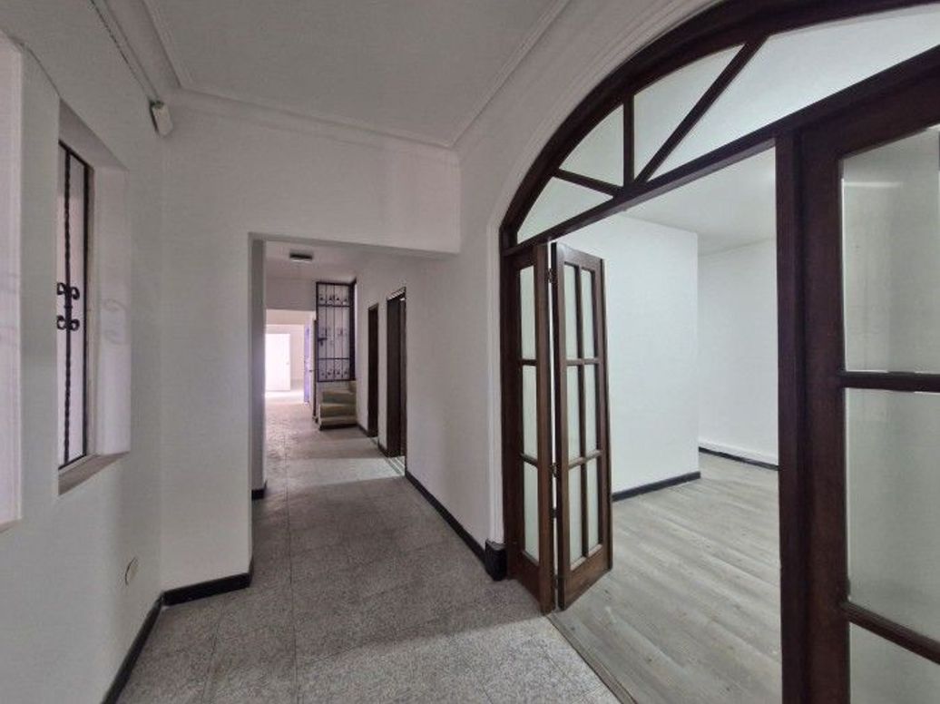 Casa de 12 alcobas en arriendo en Quinta Camacho, Bogotá, 422 m² · foto 5 de 20