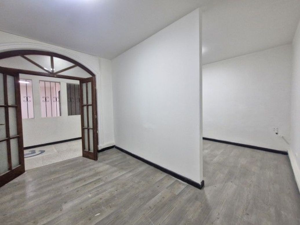 Casa de 12 alcobas en arriendo en Quinta Camacho, Bogotá, 422 m² · foto 15 de 20