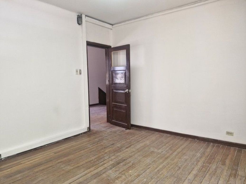 Casa de 12 alcobas en arriendo en Quinta Camacho, Bogotá, 422 m² · foto 19 de 20