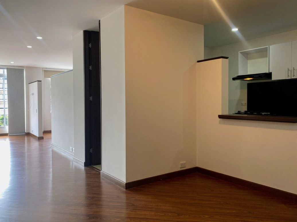 Apartamento de 1 alcoba en venta en Nuevo Contry, Bogotá, 55 m² · foto 2 de 19