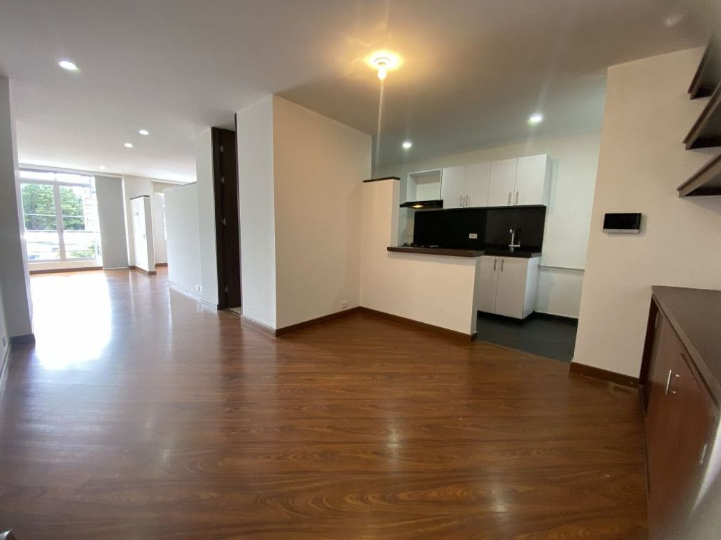 Apartamento de 1 alcoba en venta en Nuevo Contry, Bogotá, 55 m² · foto 3 de 19