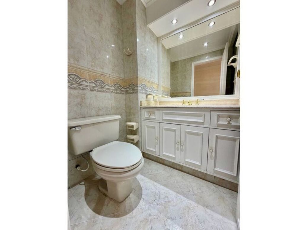 Apartamento de 3 alcobas en venta en Santa Barbara Central, Bogotá, 173 m² · foto 15 de 20