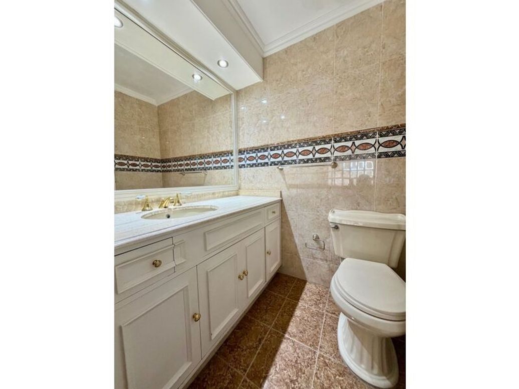 Apartamento de 3 alcobas en venta en Santa Barbara Central, Bogotá, 173 m² · foto 11 de 20