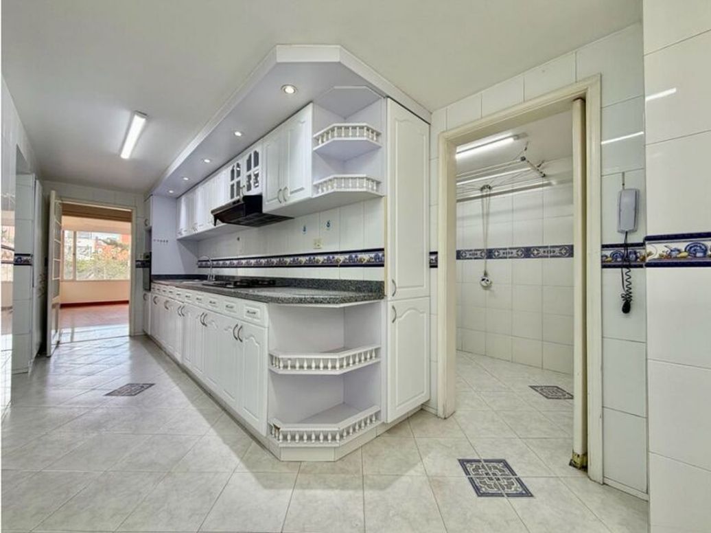 Apartamento de 3 alcobas en venta en Santa Barbara Central, Bogotá, 173 m² · foto 13 de 20