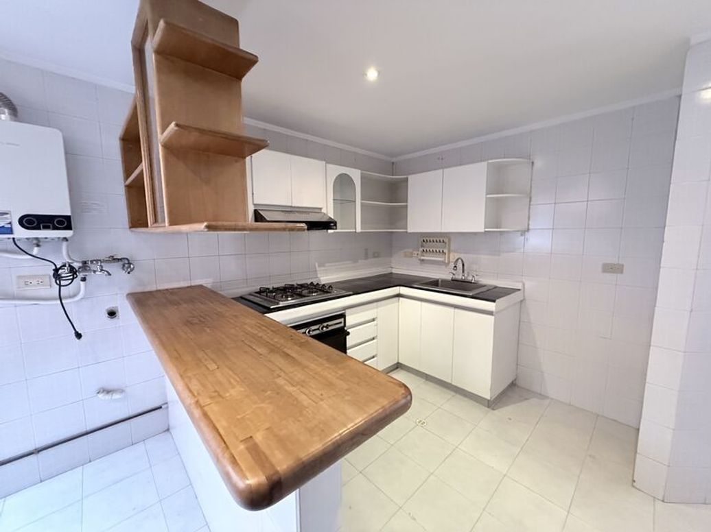 Apartamento de 3 alcobas en venta en Santa Barbara Occidental, Bogotá, 113 m² · foto 12 de 20