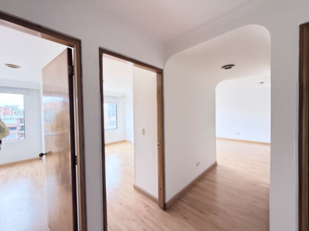 Apartamento de 3 alcobas en venta en Santa Barbara Occidental, Bogotá, 113 m² · foto 14 de 20
