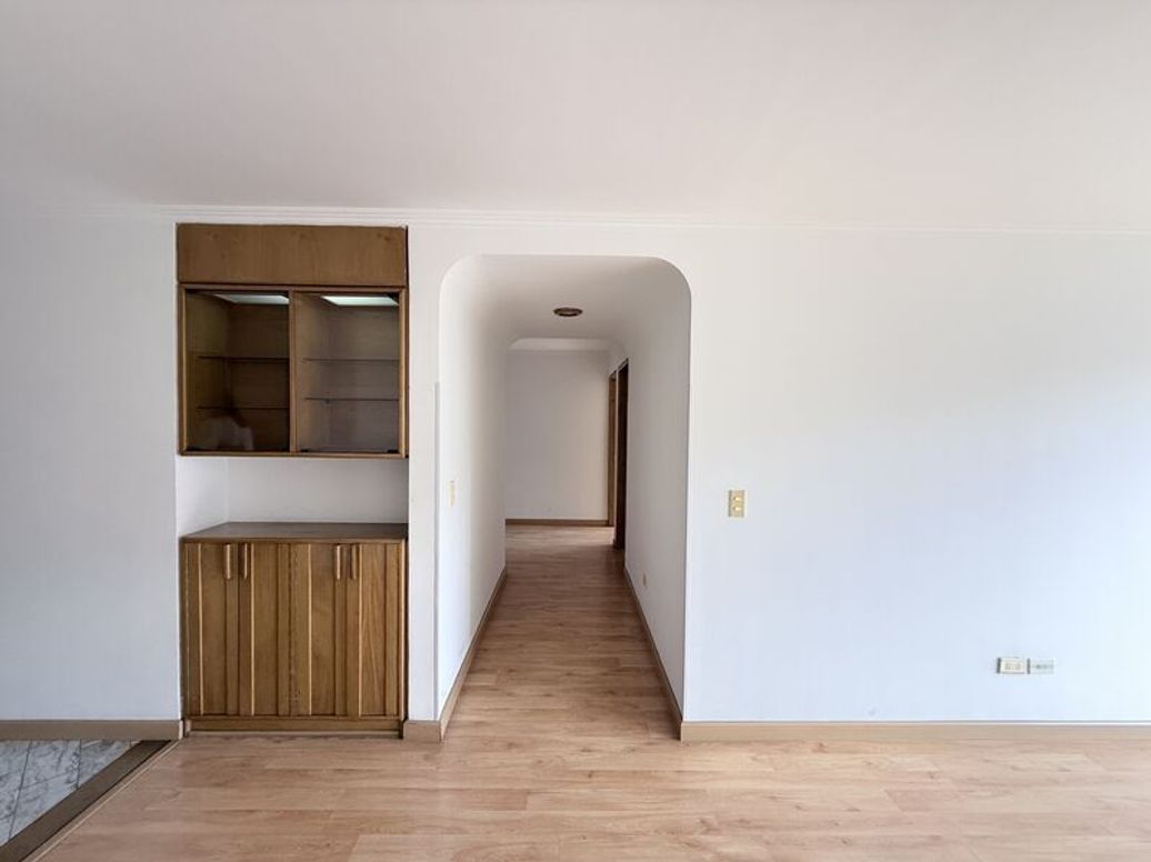 Apartamento de 3 alcobas en venta en Santa Barbara Occidental, Bogotá, 113 m² · foto 3 de 20