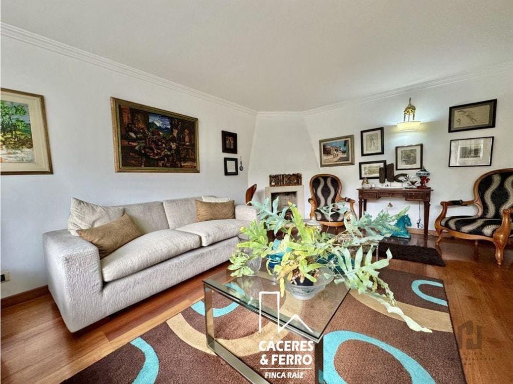 Casa de 3 alcobas en venta en San Patricio, Bogotá, 250 m² · foto 3 de 17