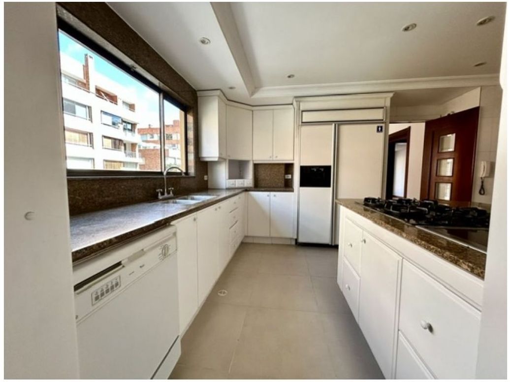 Apartamento de 3 alcobas en venta en Chicó Reservado, Bogotá, 221 m² · foto 18 de 20