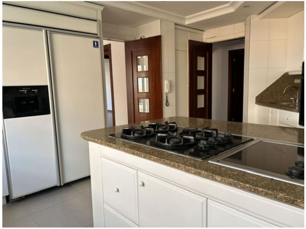 Apartamento de 3 alcobas en venta en Chicó Reservado, Bogotá, 221 m² · foto 19 de 20