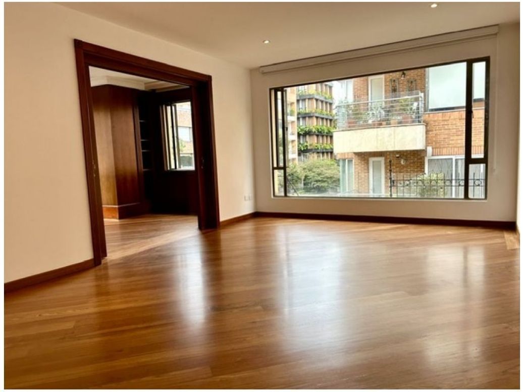 Apartamento de 3 alcobas en venta en Chicó Reservado, Bogotá, 221 m² · foto 2 de 20