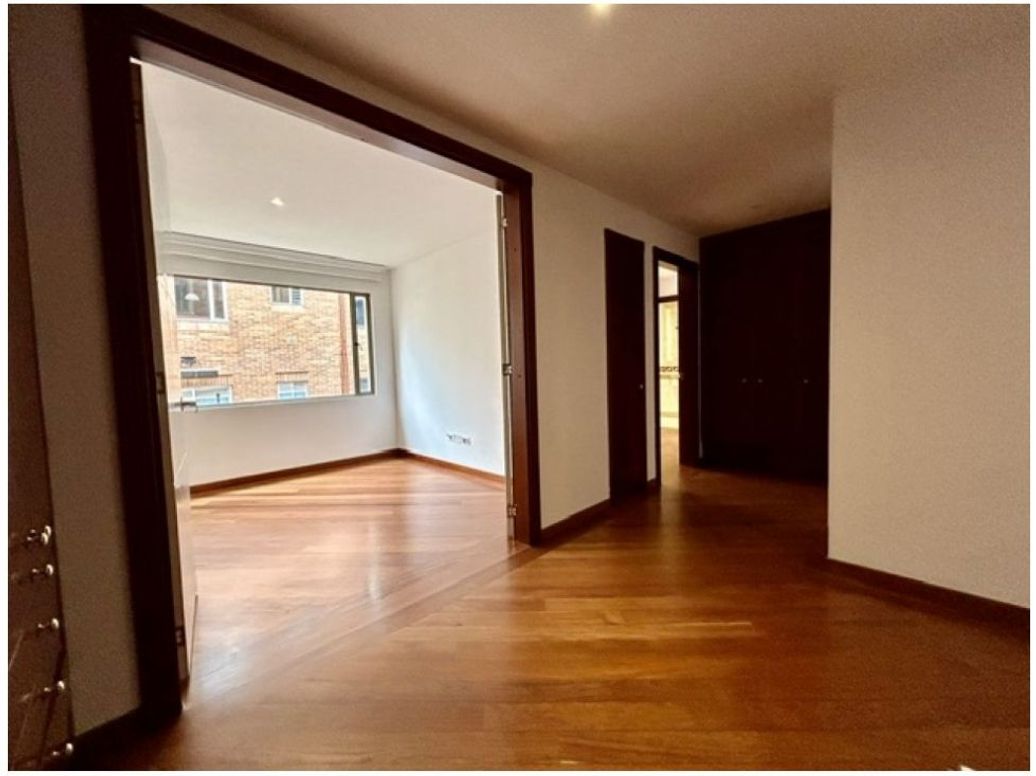 Apartamento de 3 alcobas en venta en Chicó Reservado, Bogotá, 221 m² · foto 3 de 20
