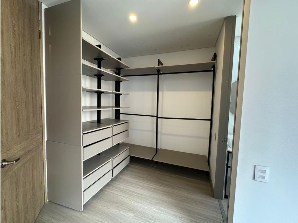 Apartaestudio en venta en Bella Suiza, Bogotá, 58 m² · foto 3 de 10