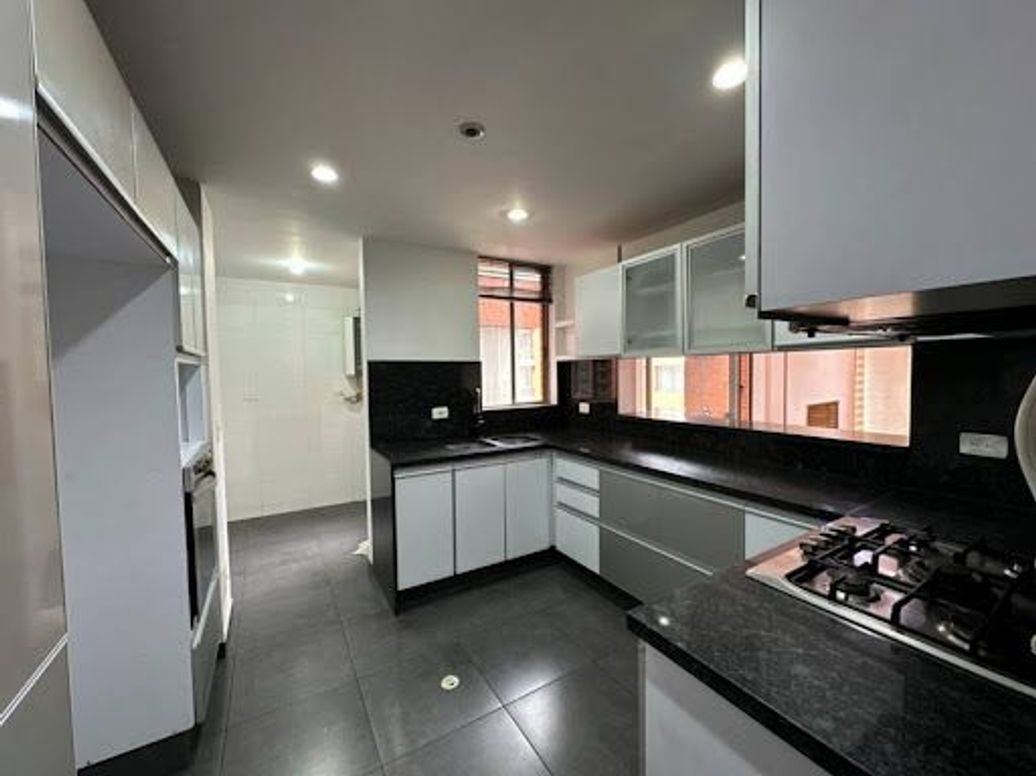 Apartamento de 3 alcobas en venta en Ciudad Salitre, Bogotá, 138 m² · foto 5 de 20