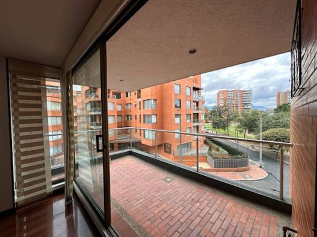 Apartamento de 3 alcobas en venta en Ciudad Salitre, Bogotá, 138 m² · foto 3 de 20