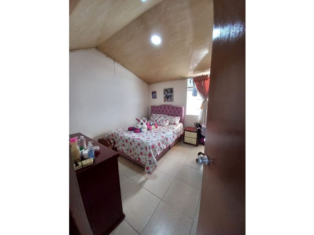 Casa de 6 alcobas en venta en Puente Aranda, Bogotá, 127 m² · foto 4 de 20