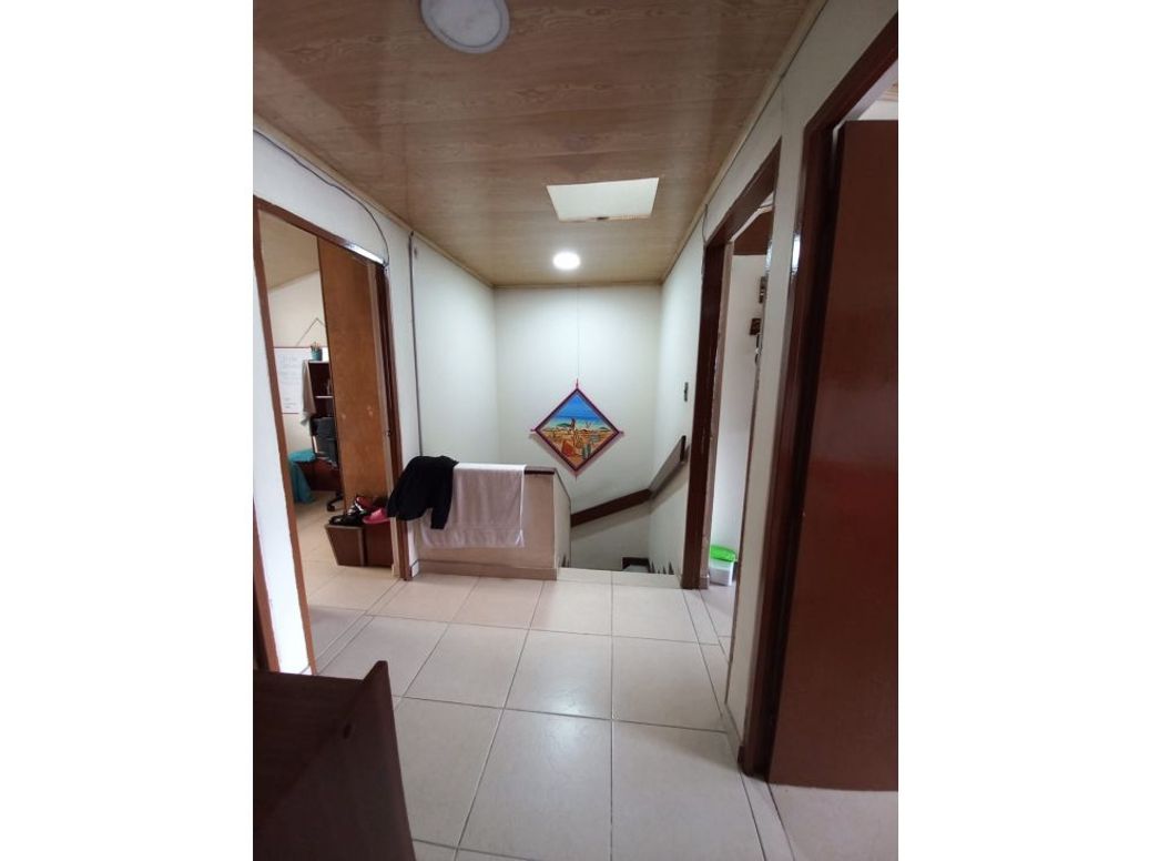 Casa de 6 alcobas en venta en Puente Aranda, Bogotá, 127 m² · foto 2 de 20