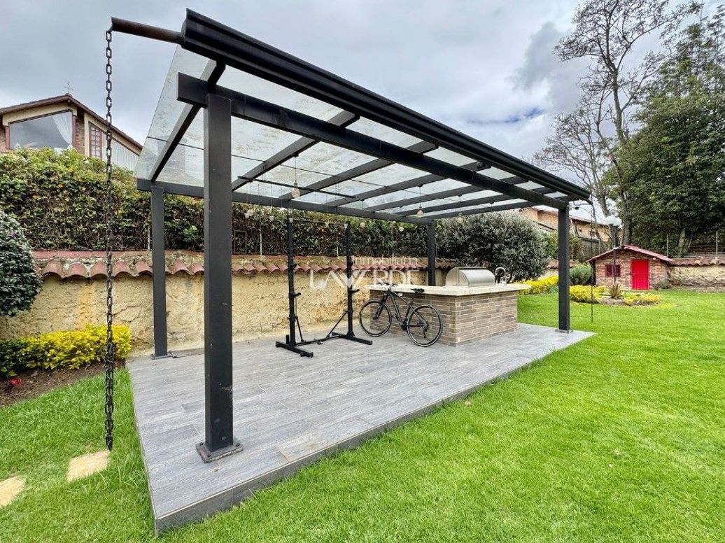 Casa de 3 alcobas en venta en San José De Bavaria, Bogotá, 260 m² · foto 2 de 20