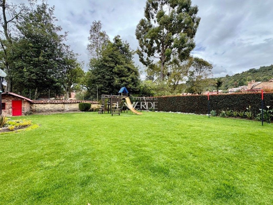 Casa de 3 alcobas en venta en San José De Bavaria, Bogotá, 260 m² · foto 3 de 20