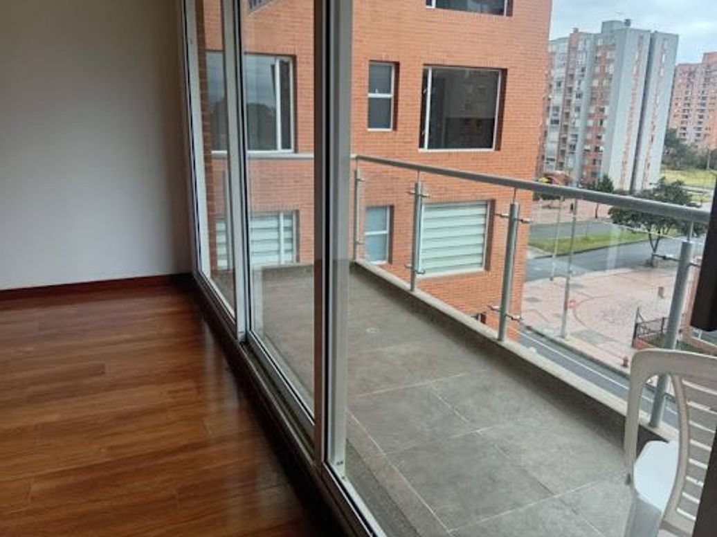 Apartamento de 3 alcobas en venta en La Felicidad, Bogotá, 140 m² · foto 3 de 17