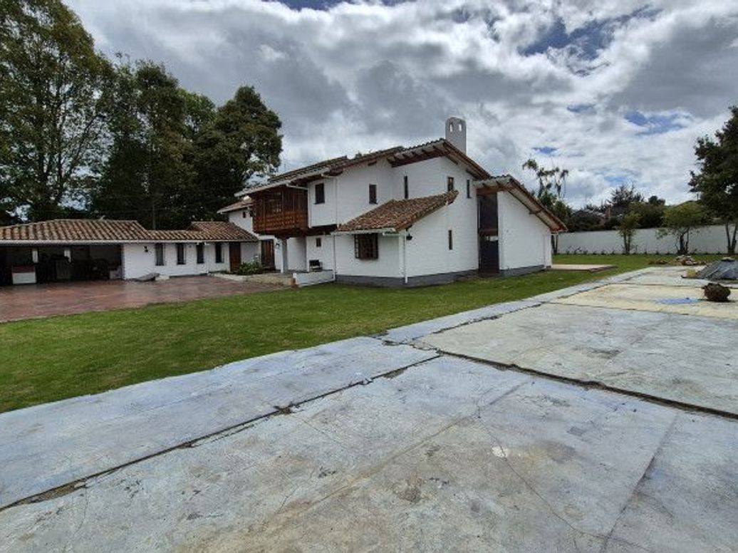 Casa de 4 alcobas en venta en San José De Bavaria, Bogotá, 1017 m² · foto 2 de 9