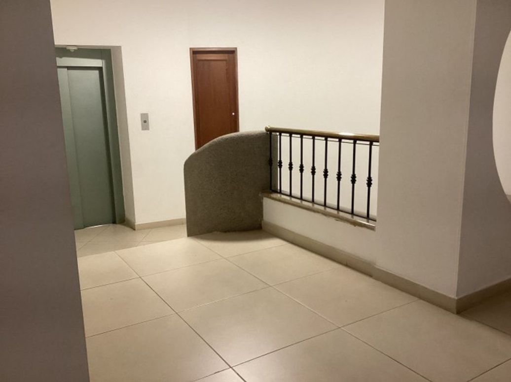 Apartamento de 3 alcobas en venta en Santa Barbara Occidental, Bogotá, 187 m² · foto 19 de 20