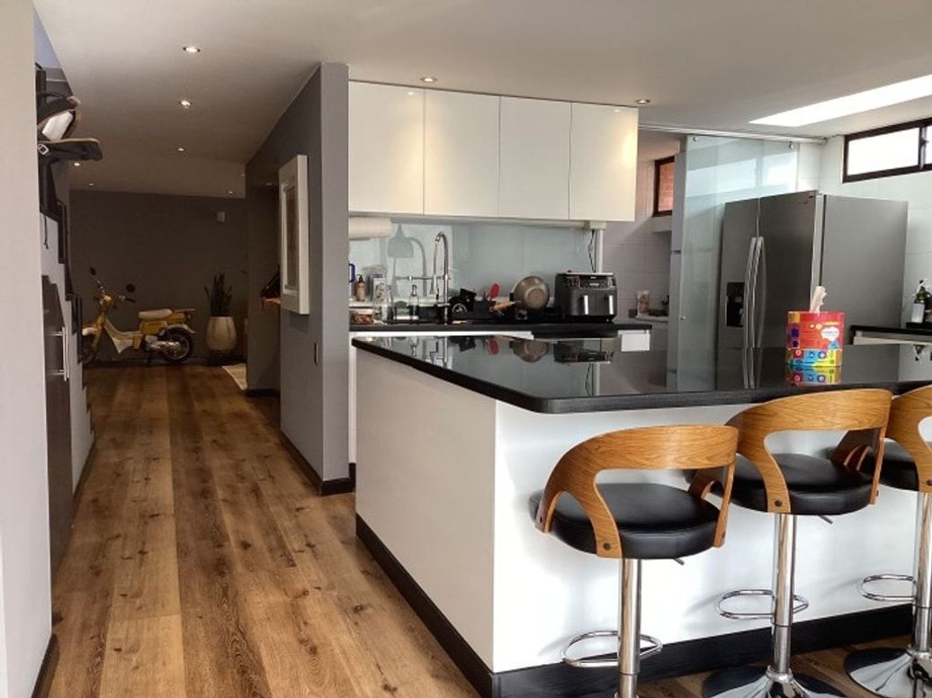 Apartamento de 3 alcobas en venta en Santa Barbara Occidental, Bogotá, 187 m² · foto 5 de 20