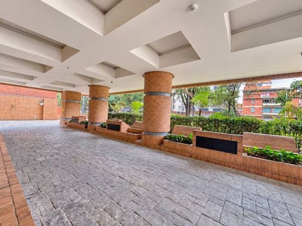 Apartamento de 3 alcobas en venta en Chicó Norte 2, Bogotá, 148 m² · foto 2 de 20