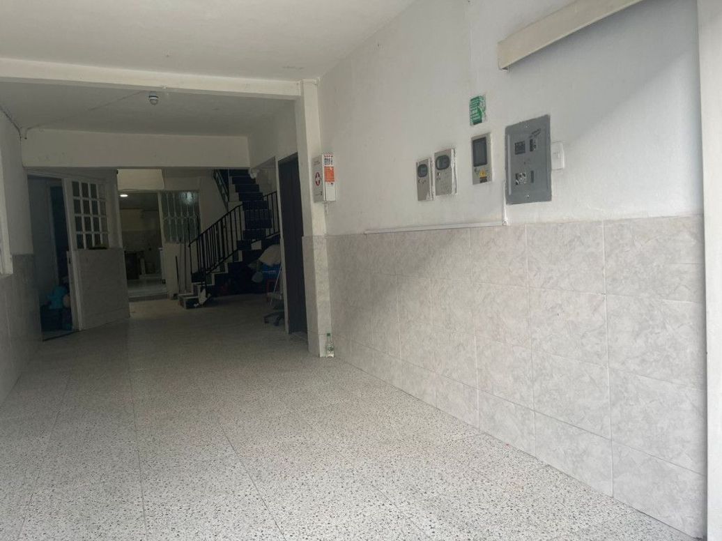 Casa de 15 alcobas en venta en Alcalá, Bogotá, 400 m² · foto 2 de 20