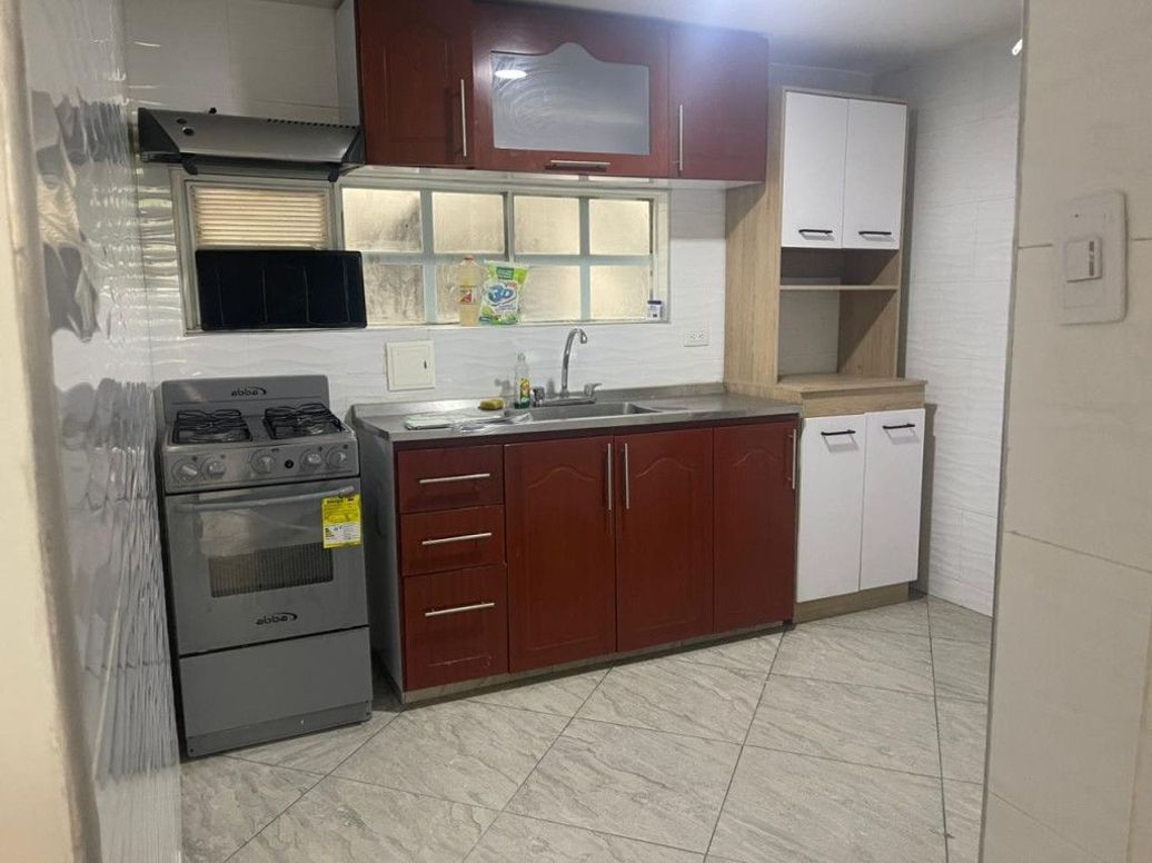 Casa de 15 alcobas en venta en Alcalá, Bogotá, 400 m² · foto 16 de 20