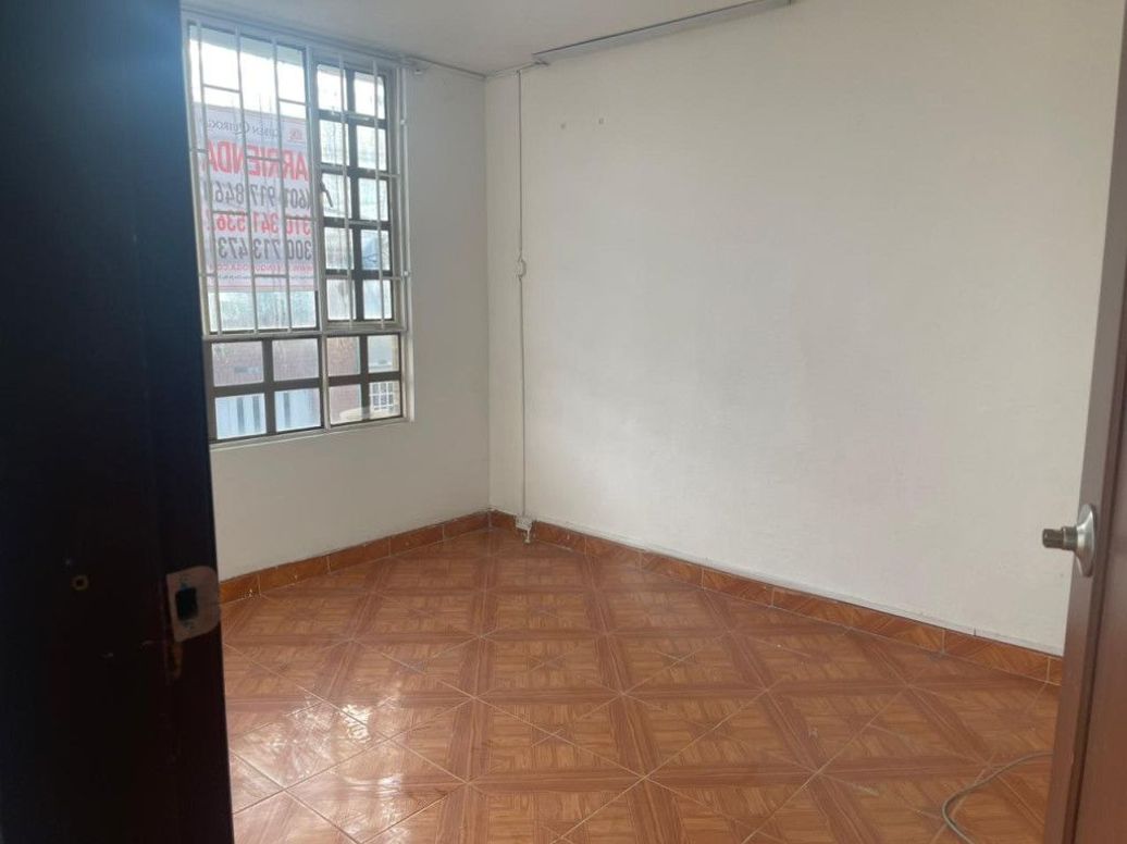 Casa de 15 alcobas en venta en Alcalá, Bogotá, 400 m² · foto 17 de 20