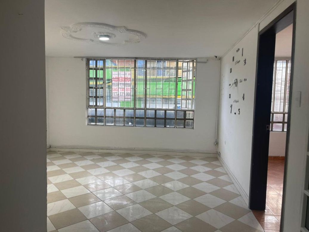 Casa de 15 alcobas en venta en Alcalá, Bogotá, 400 m² · foto 19 de 20