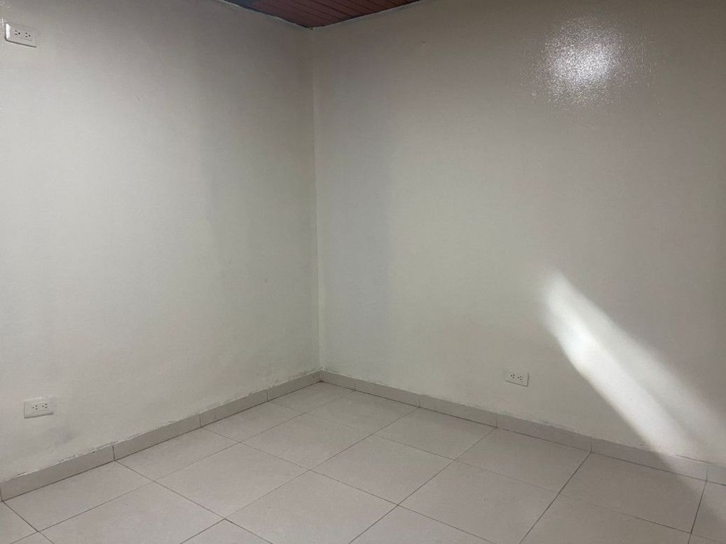 Casa de 15 alcobas en venta en Alcalá, Bogotá, 400 m² · foto 10 de 20