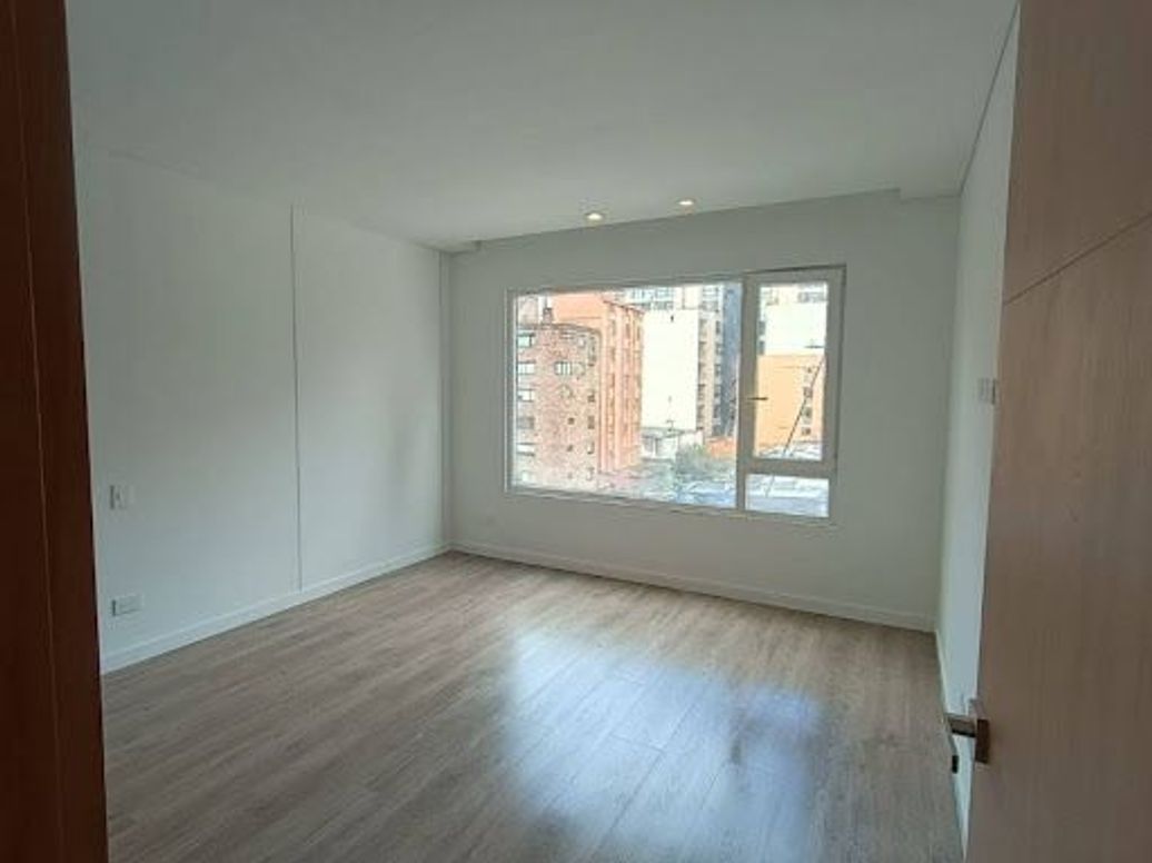 Apartamento de 1 alcoba en venta en Santa Barbara Oriental, Bogotá, 57 m² · foto 6 de 13