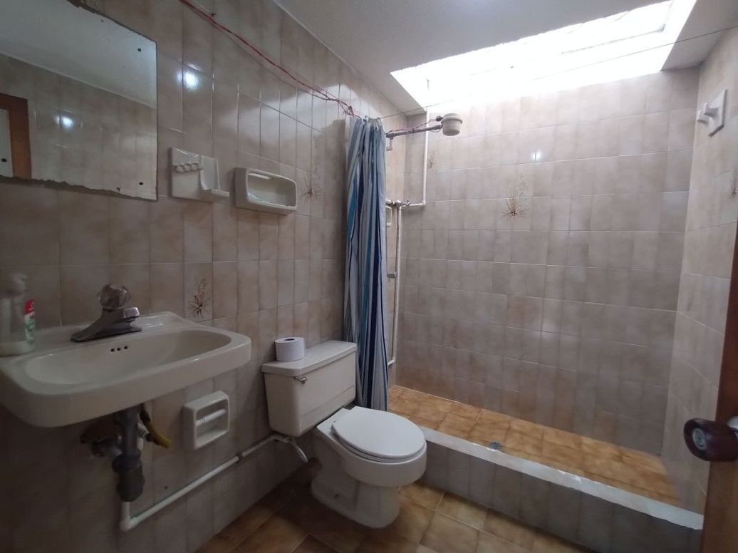 Casa de 5 alcobas en venta en Comuneros, Bogotá, 229 m² · foto 17 de 20