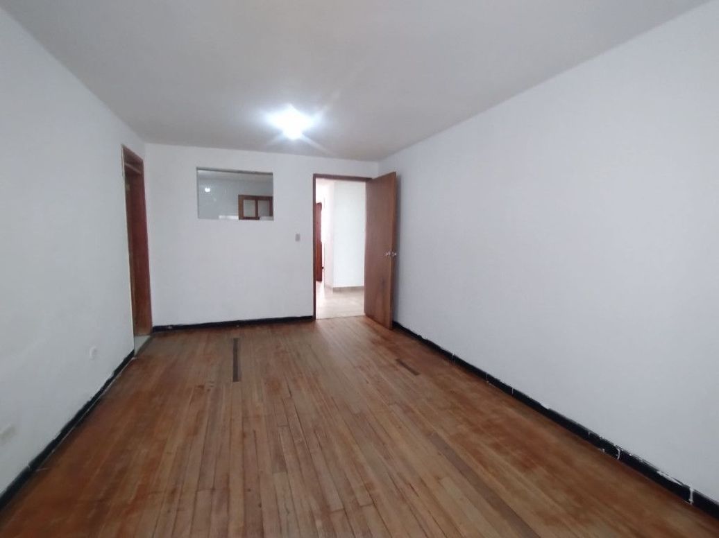 Casa de 5 alcobas en venta en Comuneros, Bogotá, 229 m² · foto 5 de 20