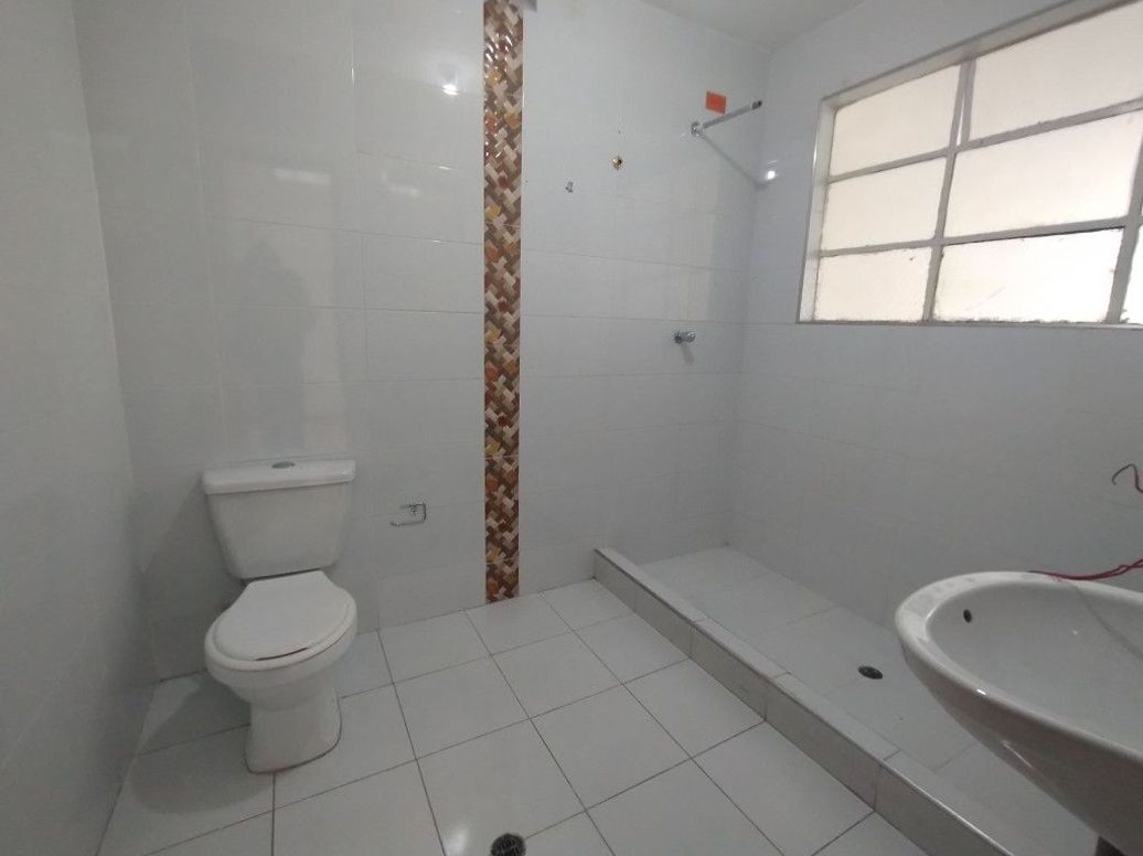 Casa de 5 alcobas en venta en Comuneros, Bogotá, 229 m² · foto 4 de 20