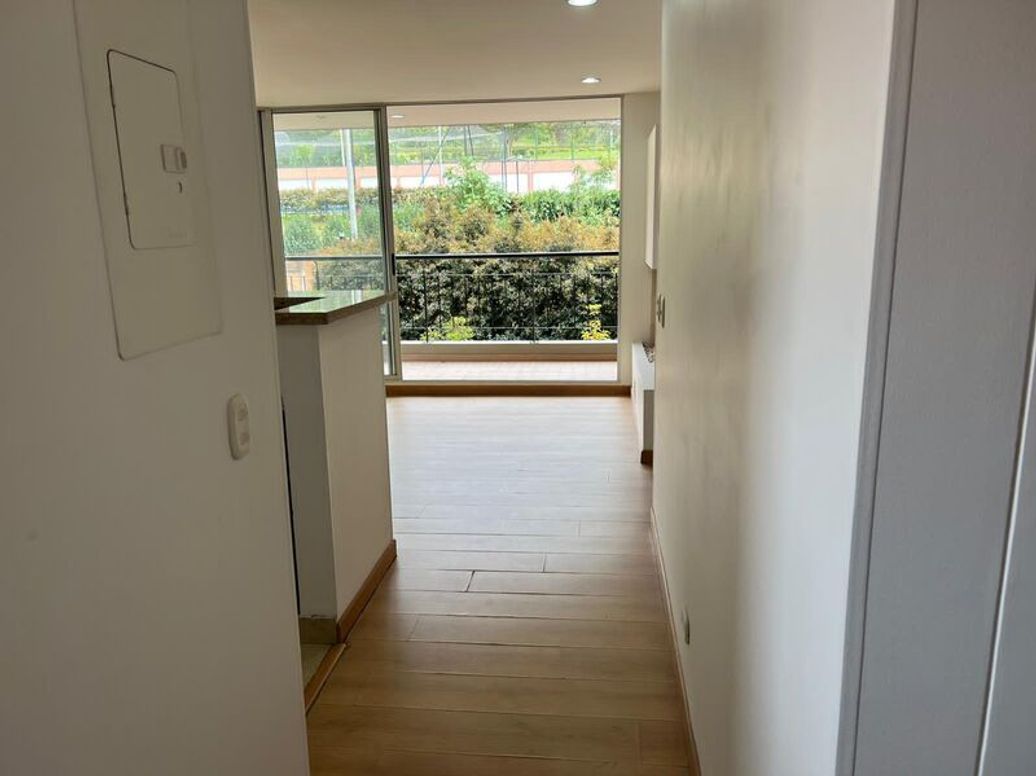 Apartamento de 2 alcobas en venta en María Cristina, Bogotá, 81 m² · foto 2 de 12