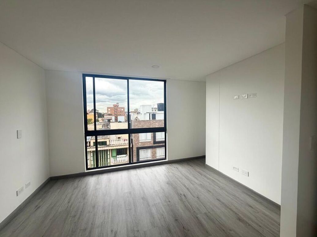 Apartamento de 2 alcobas en venta en Quinta Paredes, Bogotá, 73 m² · foto 3 de 12