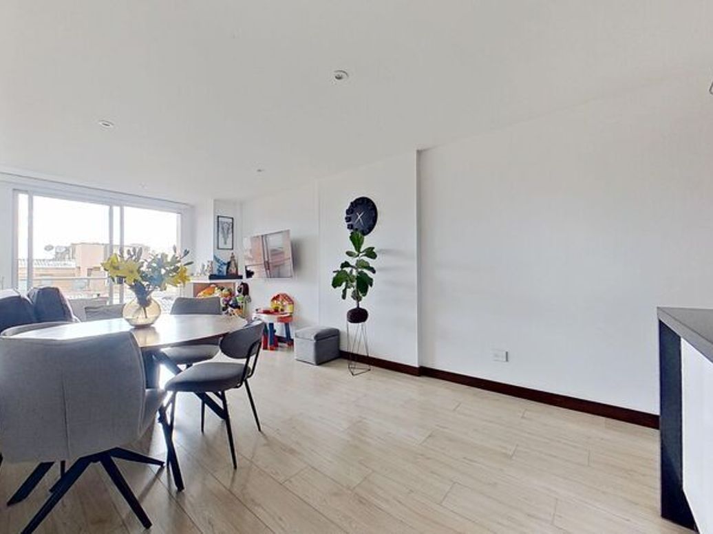 Apartamento de 2 alcobas en venta en Santa Barbara Central, Bogotá, 79 m² · foto 4 de 20