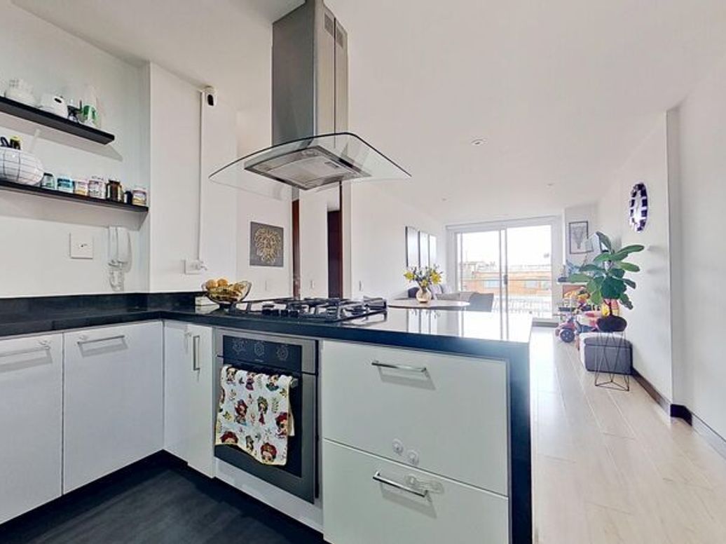 Apartamento de 2 alcobas en venta en Santa Barbara Central, Bogotá, 79 m² · foto 7 de 20