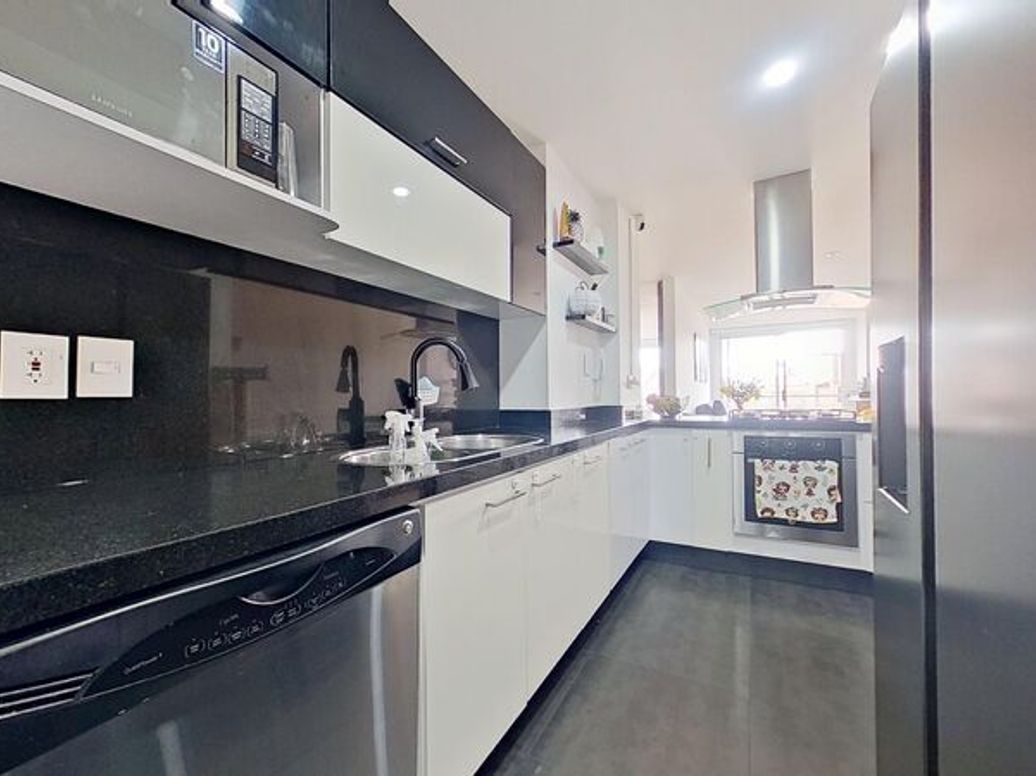 Apartamento de 2 alcobas en venta en Santa Barbara Central, Bogotá, 79 m² · foto 10 de 20